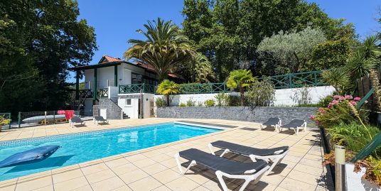 Belle Contemporaine de 280m² sur 2175m² de Terrain avec Piscine